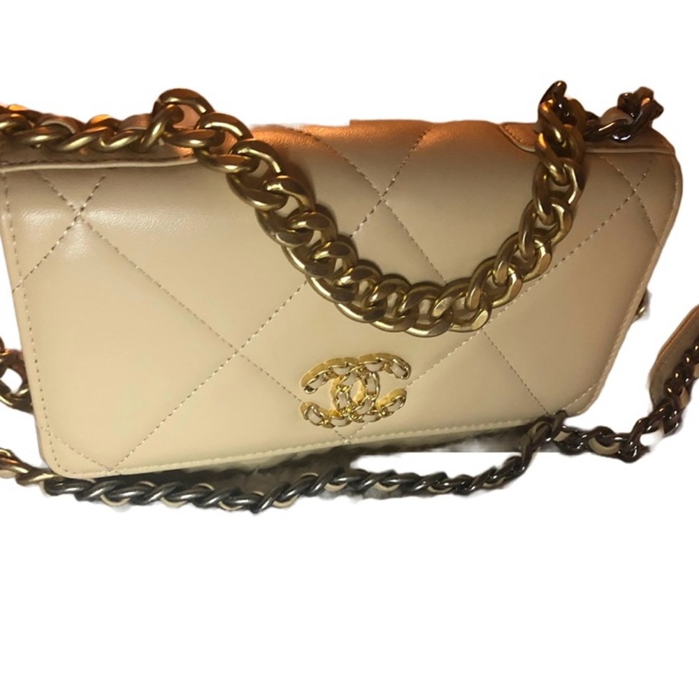 ❌SOLD❌Chanel 19 WOC Cream Quilted Women's Bag - Picture 6 of 7